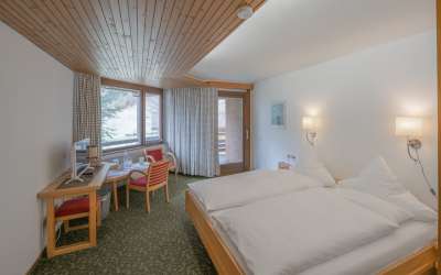 Gemütliches Hotel in idealer Ausgangslage für Motorrad fahren, Wandern, Ski, Mountainbiking und Golf