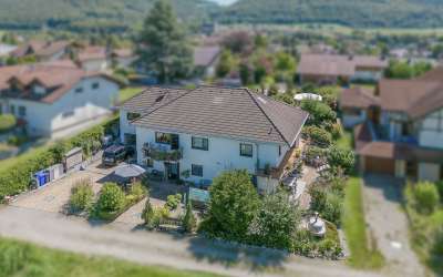 Nicht alltäglich und vielseitig nutzbar: Zweifamilienhaus in Klettgau-Grießen mit tollem Grundstück